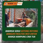 Tak Hanya Menjaga Wilayah, Babinsa Serui Ikut Membangun Fasilitas MCK untuk Warga